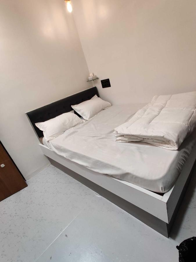 Oyo 91692 The You And Me Hotel Utrān Εξωτερικό φωτογραφία
